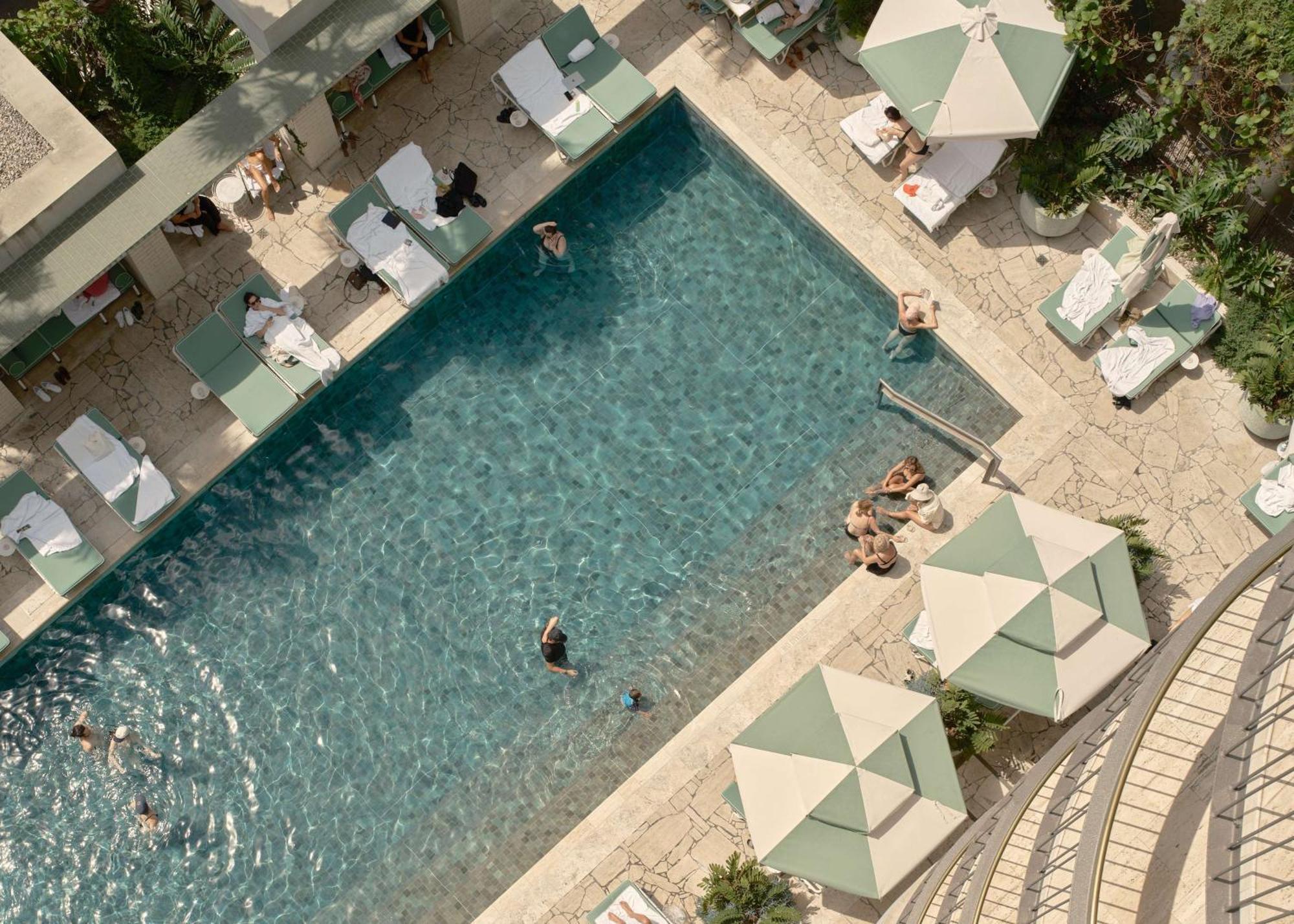 The Calile Hotel Брісбен Екстер'єр фото The pool at the hotel